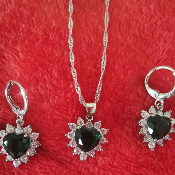 New 925 Silver Necklace and Earrings set with Emerald  Gemstone and Rhinestone - Picture 1 of 7